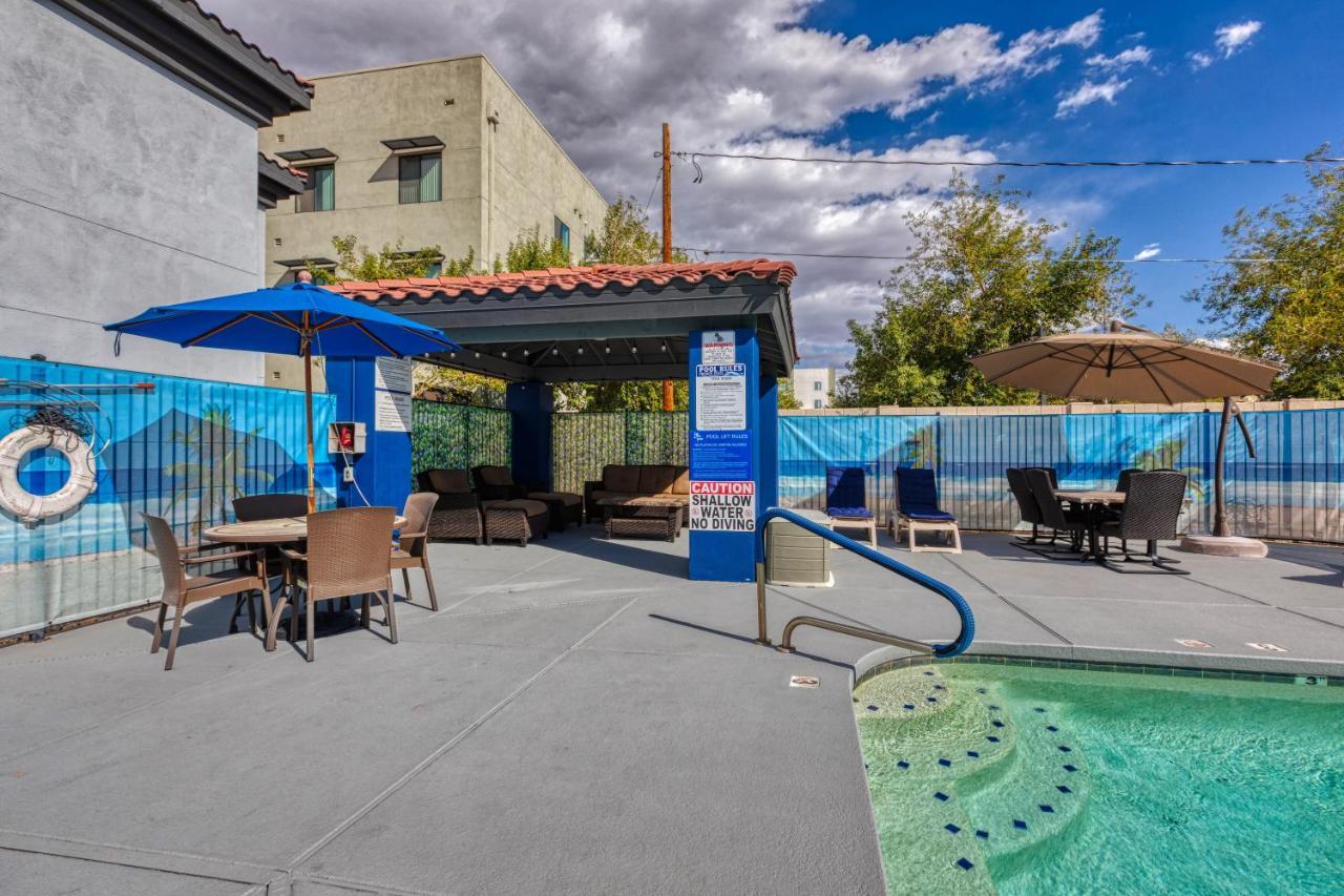 The Azure Hotel Mesa Exterior photo