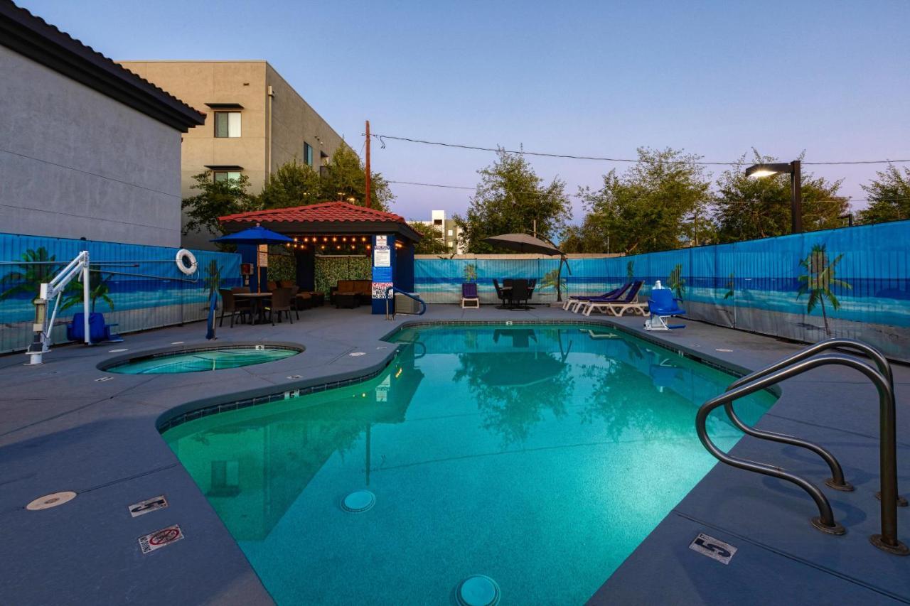 The Azure Hotel Mesa Exterior photo